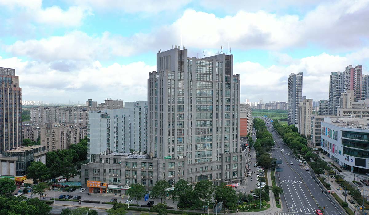 昆山汇杰商务大厦外立面